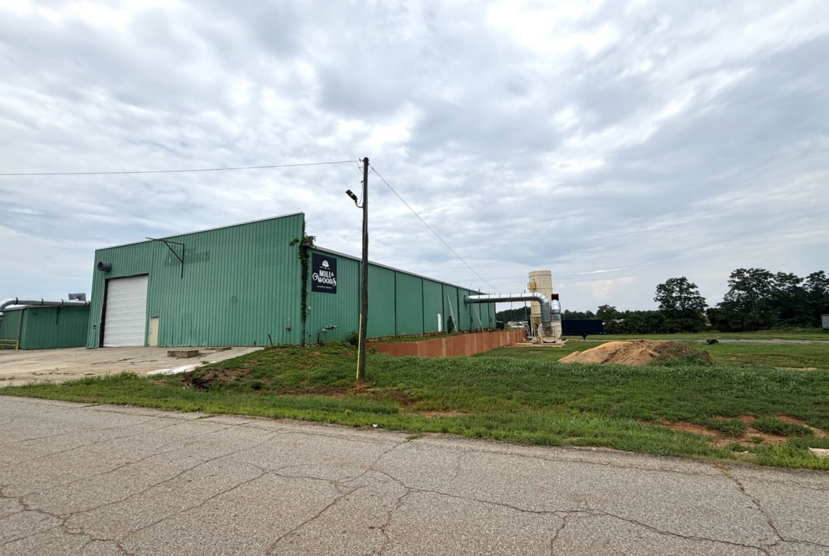 ±122,086 Sq. Ft. For Sale or Lease in Eatonton, GA