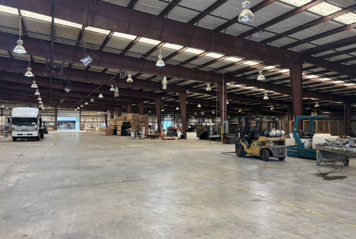 ±122,086 Sq. Ft. For Sale or Lease in Eatonton, GA